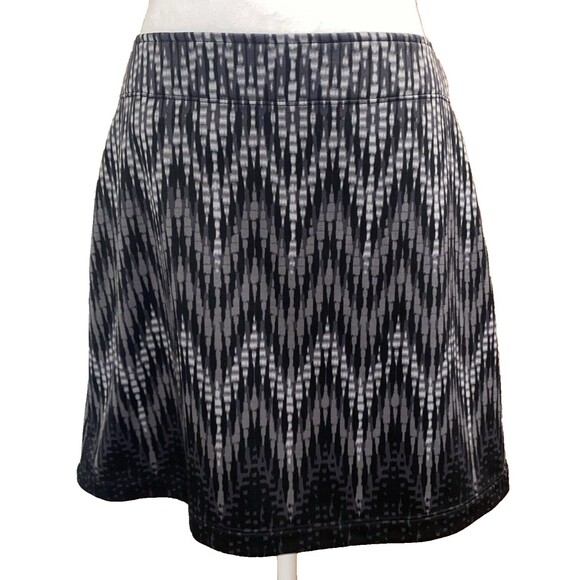 Athleta Dresses & Skirts - Athleta Mini Skirt Women's Size Small Chevron A-line Golf Black Gray Fleece Line